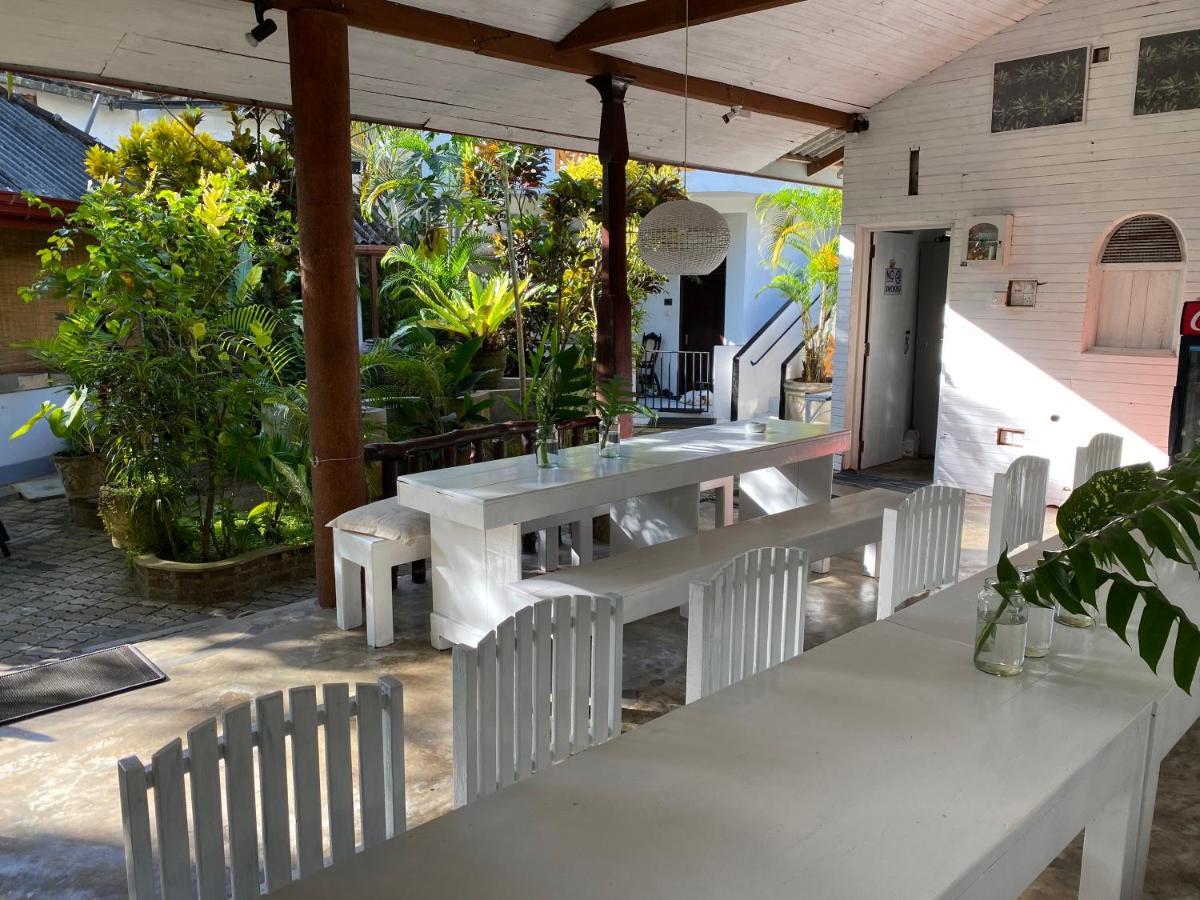 Una Beach Hotel & Olu Cafe Unawatuna Exteriör bild