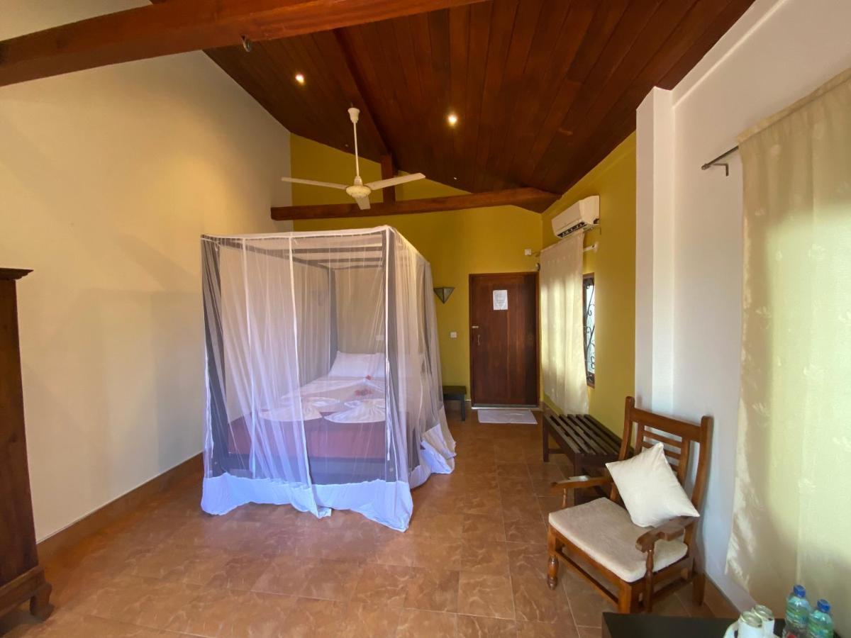 Una Beach Hotel & Olu Cafe Unawatuna Exteriör bild