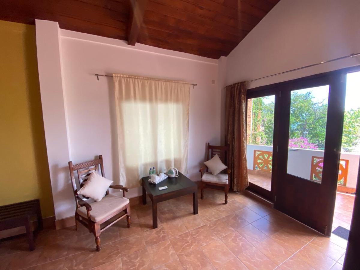 Una Beach Hotel & Olu Cafe Unawatuna Exteriör bild