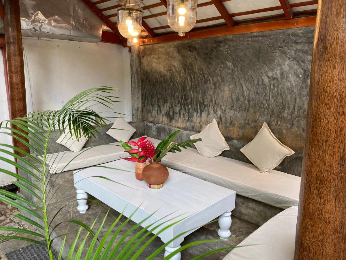 Una Beach Hotel & Olu Cafe Unawatuna Exteriör bild