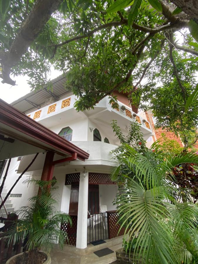 Una Beach Hotel & Olu Cafe Unawatuna Exteriör bild