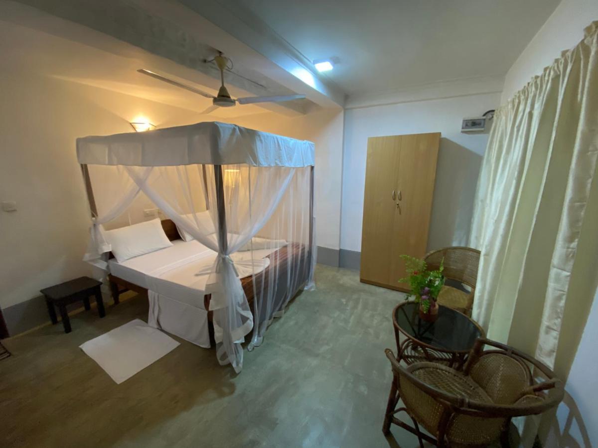 Una Beach Hotel & Olu Cafe Unawatuna Exteriör bild