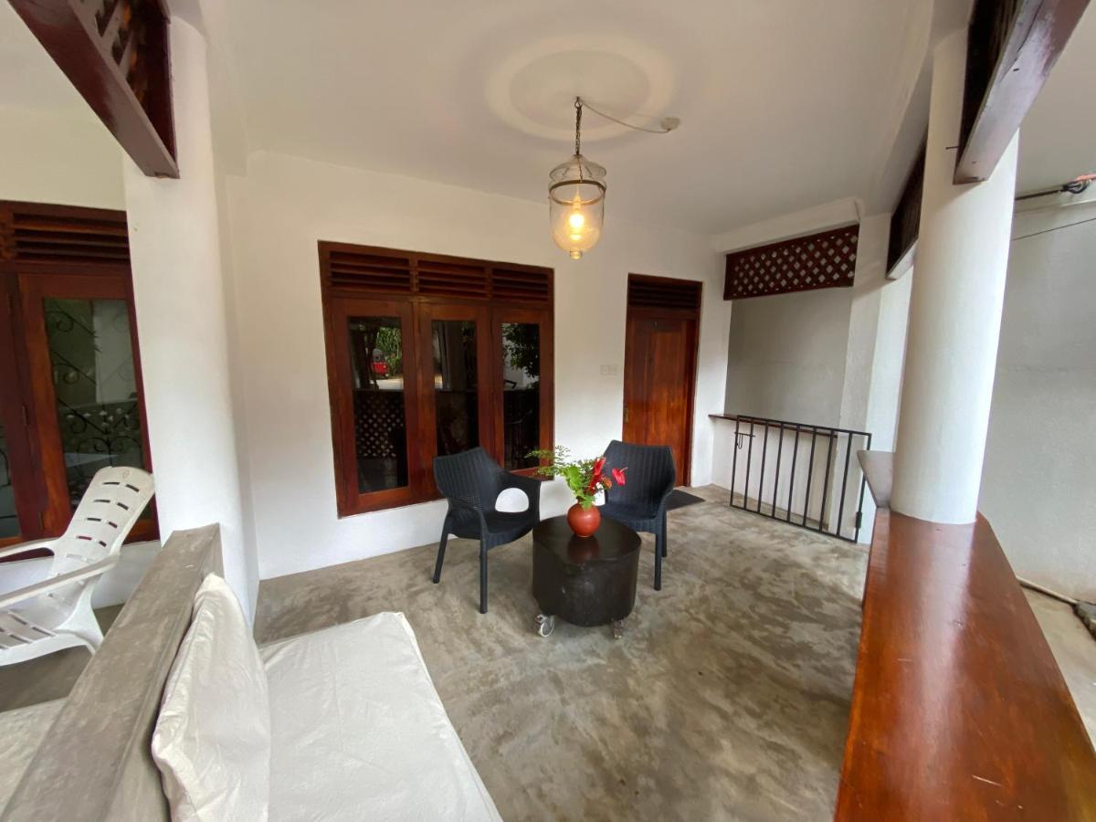 Una Beach Hotel & Olu Cafe Unawatuna Exteriör bild