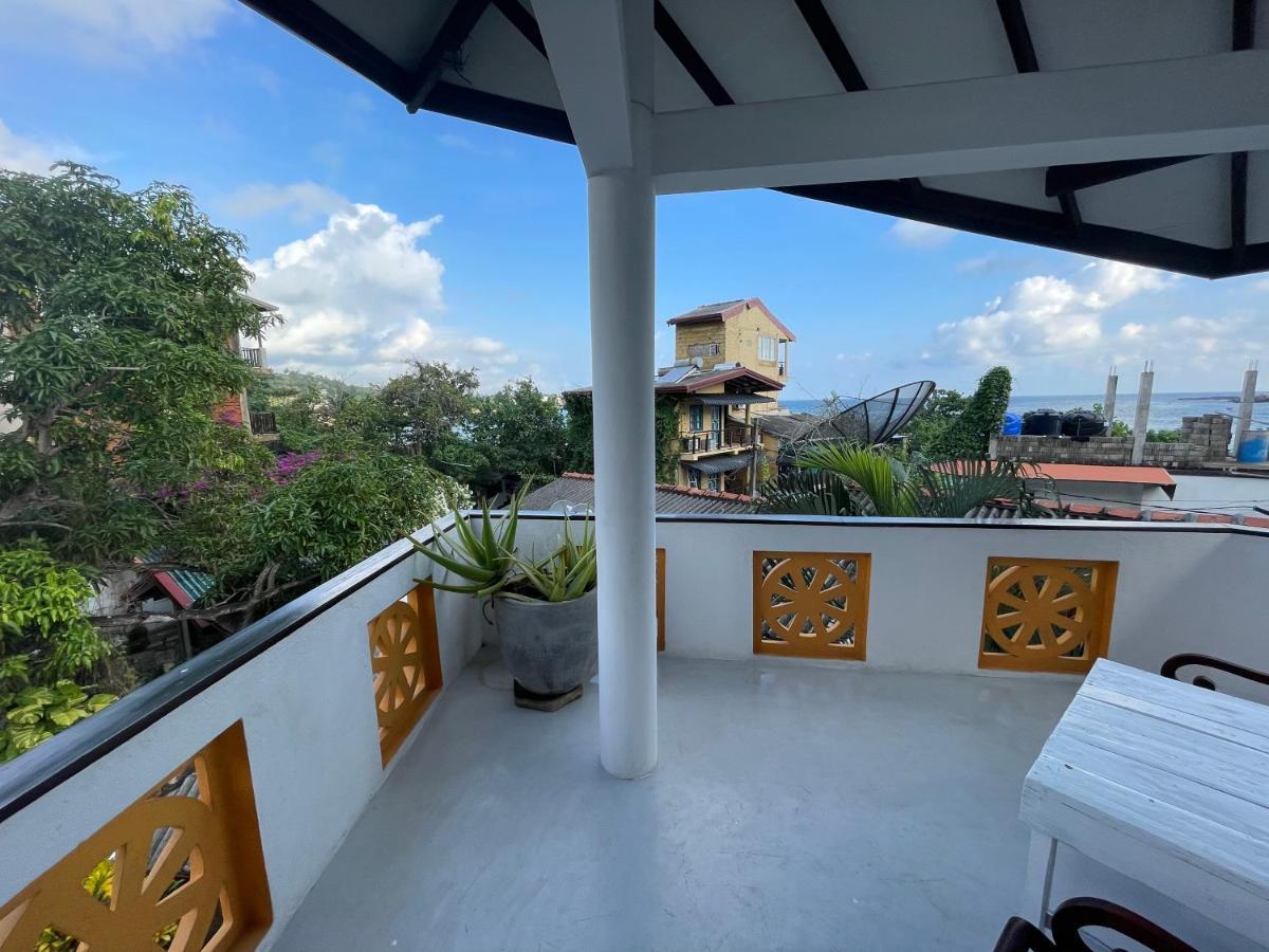 Una Beach Hotel & Olu Cafe Unawatuna Exteriör bild