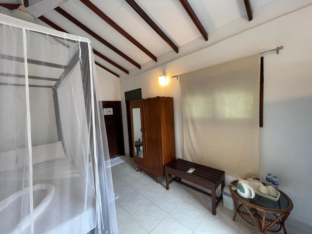Una Beach Hotel & Olu Cafe Unawatuna Exteriör bild